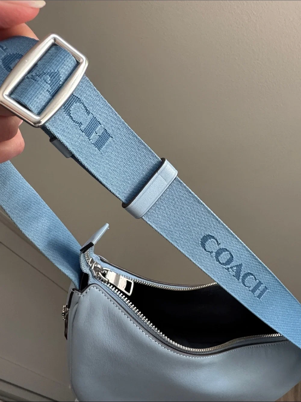 Coach Pace Cornflower Blue Hobo Bag Logo Strap Crossbody Silver HW EUC CT644